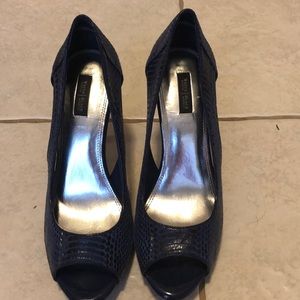 Navy blue White House /black market navy heels